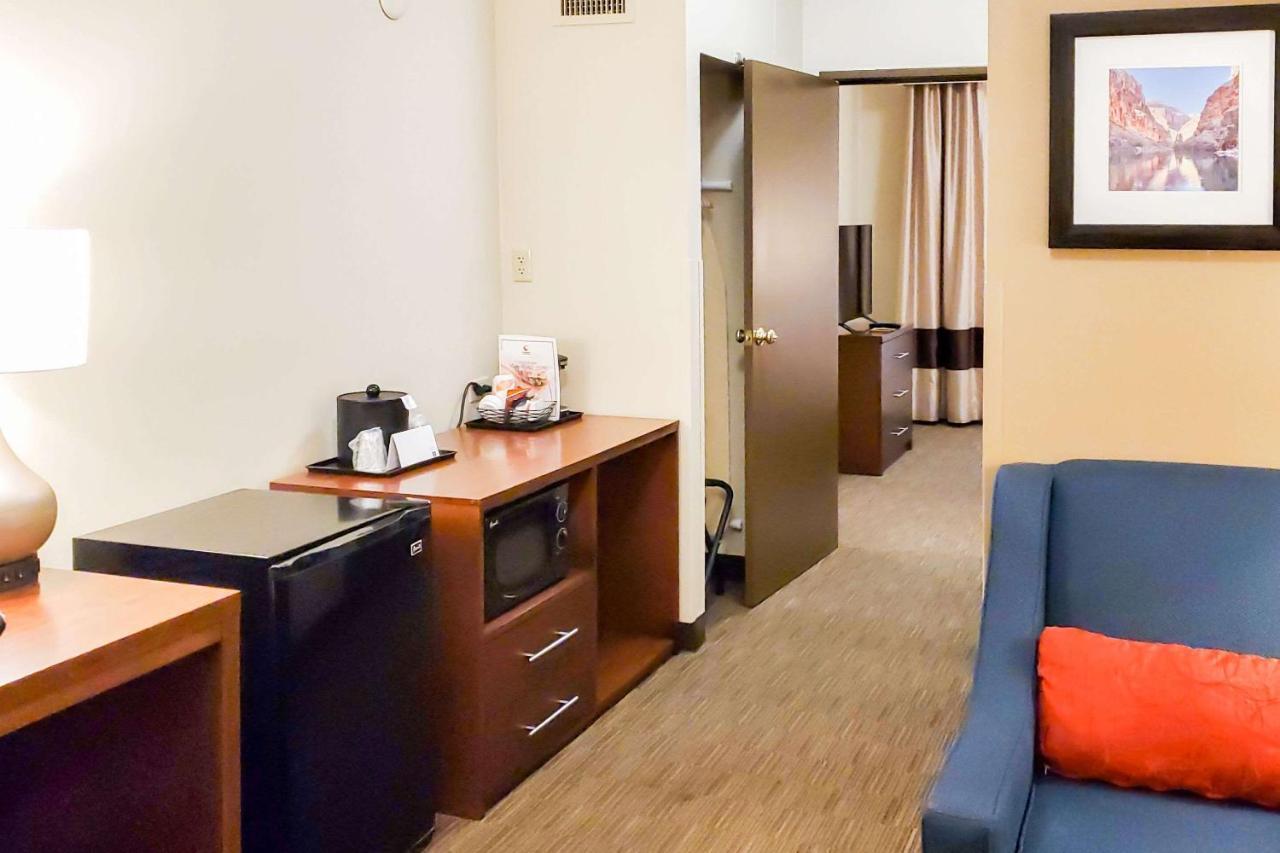 Comfort Inn & Suites Tempe Phoenix Sky Harbor Airport Bagian luar foto