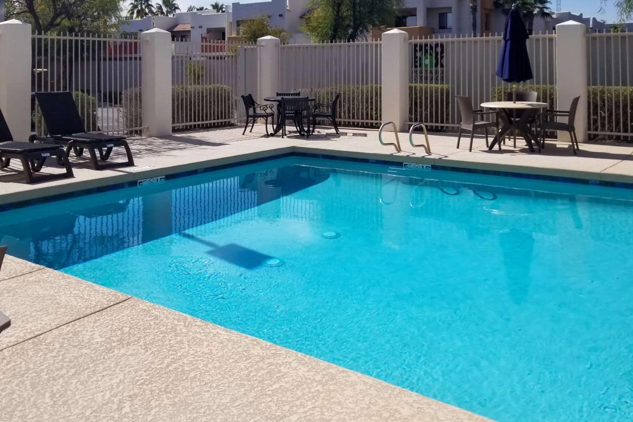 Comfort Inn & Suites Tempe Phoenix Sky Harbor Airport Bagian luar foto