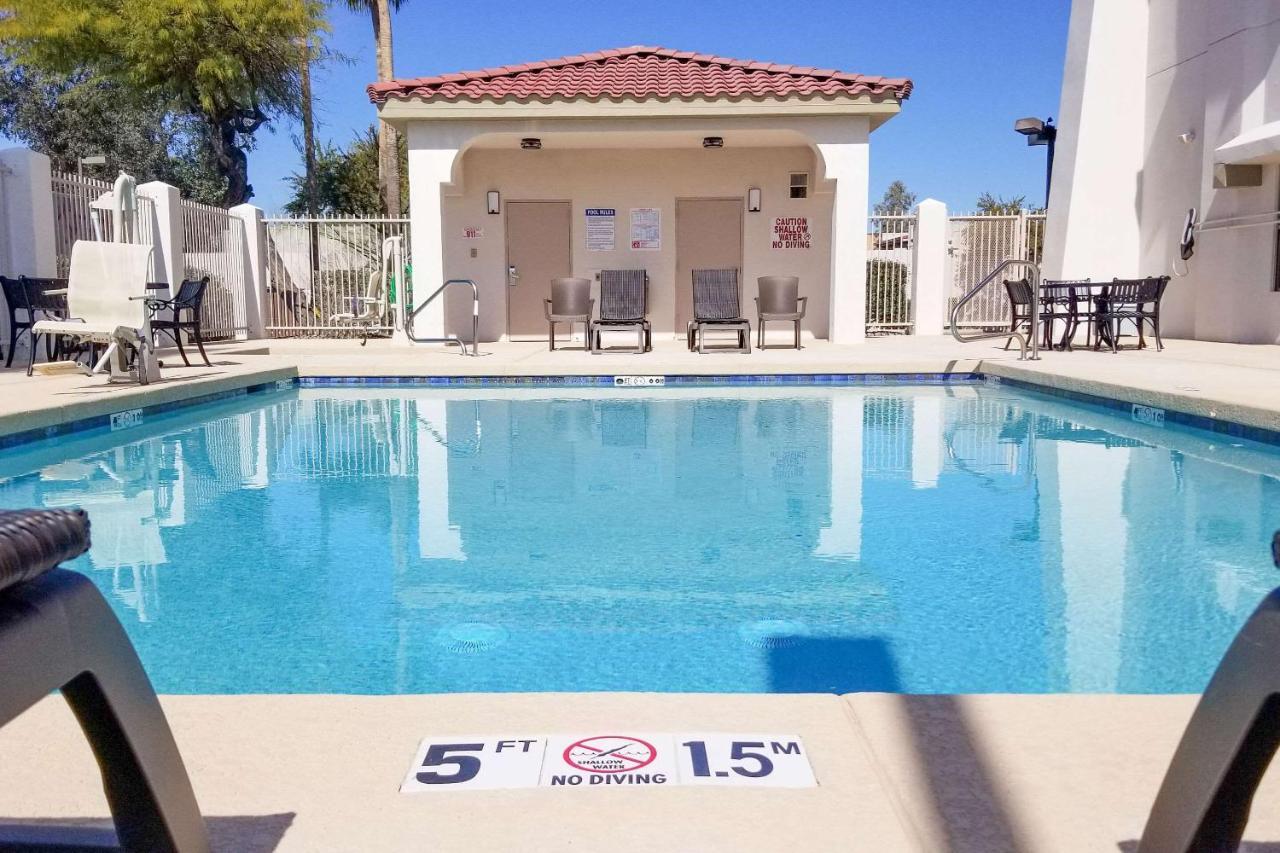 Comfort Inn & Suites Tempe Phoenix Sky Harbor Airport Bagian luar foto
