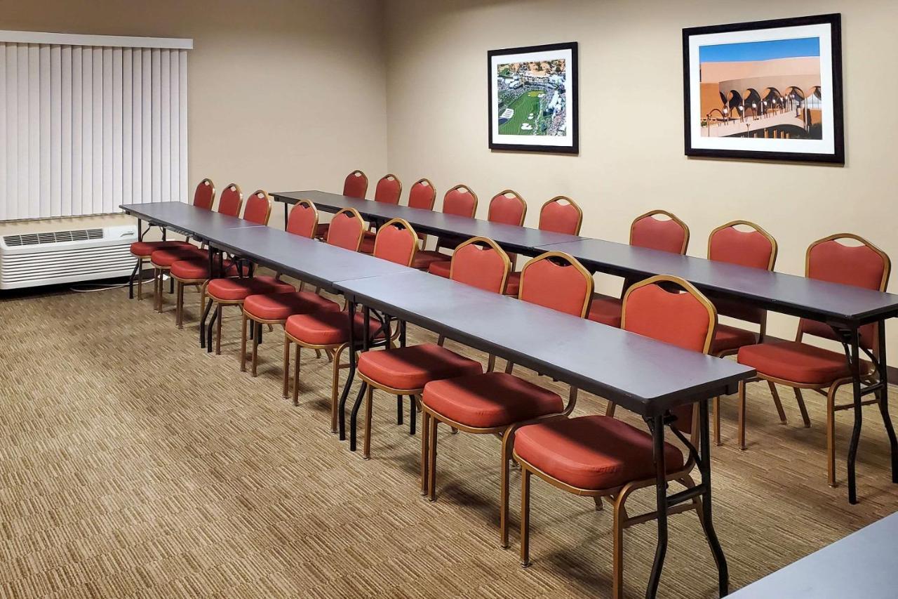 Comfort Inn & Suites Tempe Phoenix Sky Harbor Airport Bagian luar foto